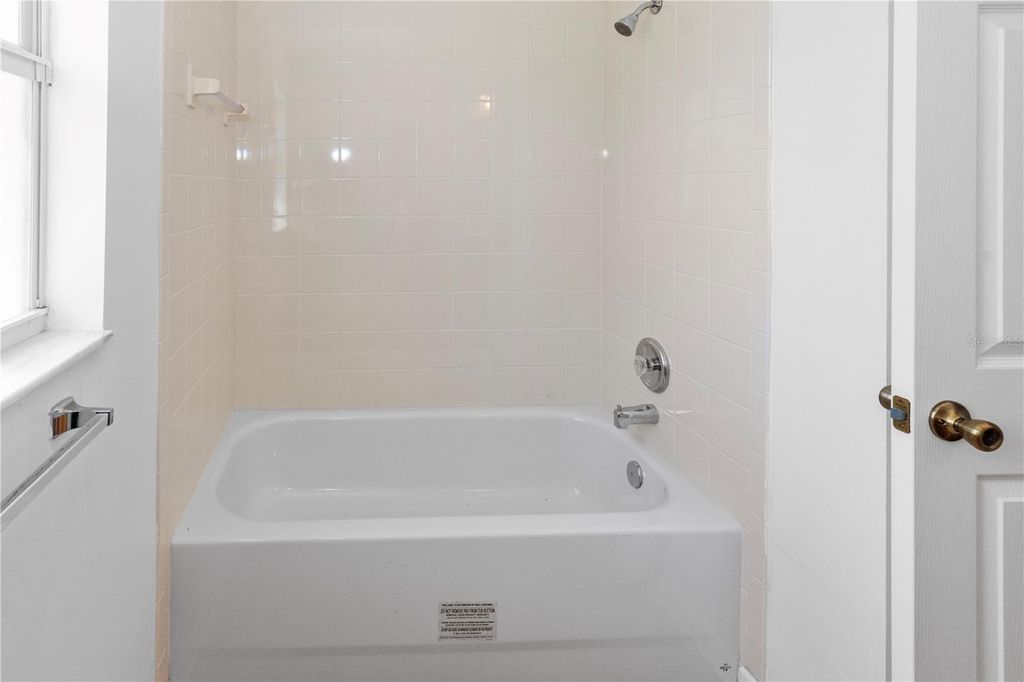 Image 22 of property listing at 1415 E ANNIE STREET, Tampa, FL 33612