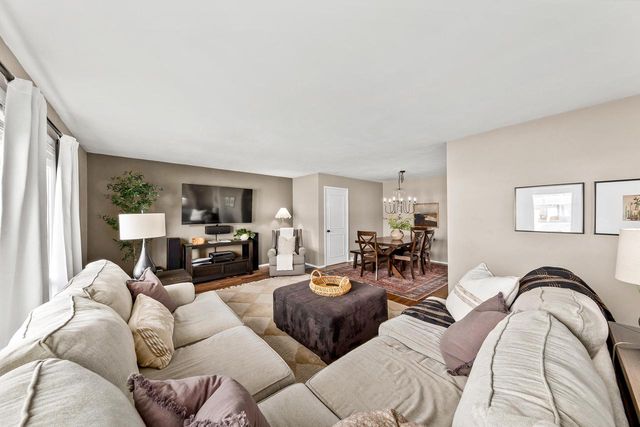 13715 W Park AVENUE, New Berlin, WI 53151