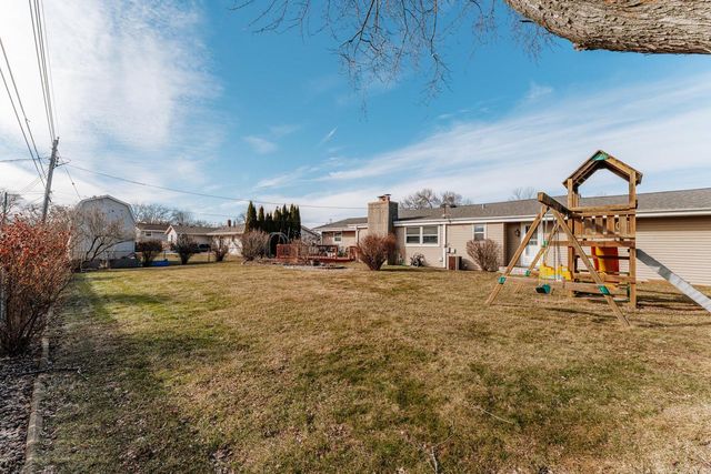 13715 W Park AVENUE, New Berlin, WI 53151