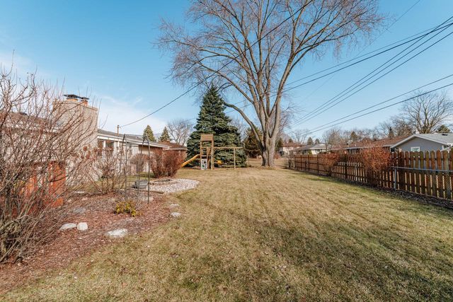 13715 W Park AVENUE, New Berlin, WI 53151