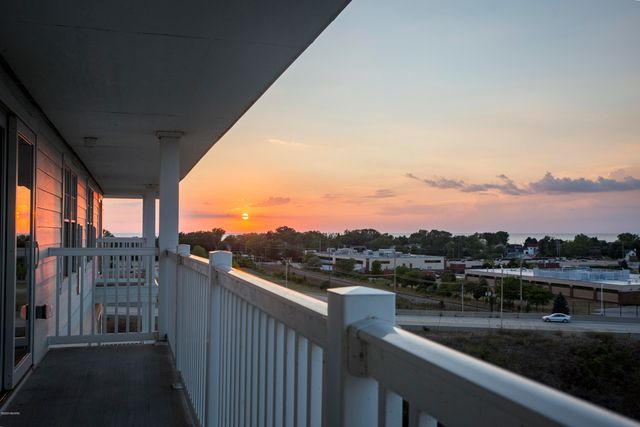 800 Whitwam Drive 1 & 1A, St. Joseph Twp, MI 49085