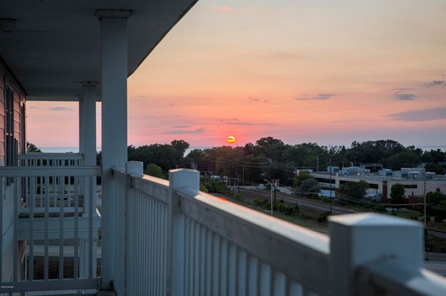 800 Whitwam Drive 1 & 1A, St. Joseph Twp, MI 49085