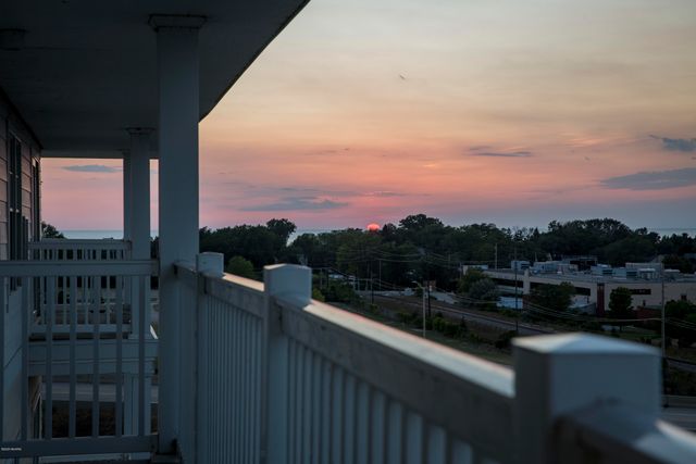 800 Whitwam Drive 1 & 1A, St. Joseph Twp, MI 49085