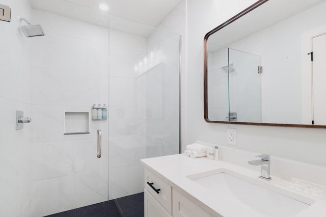 800 Whitwam Drive 1 & 1A, St. Joseph Twp, MI 49085