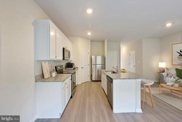 30 CRAMSFORD ST, Falling Waters, WV 25419