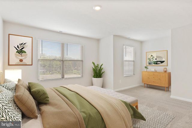 30 CRAMSFORD ST, Falling Waters, WV 25419