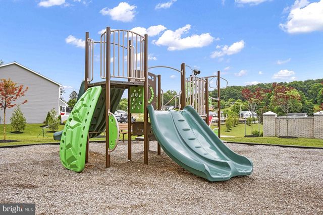 30 CRAMSFORD ST, Falling Waters, WV 25419