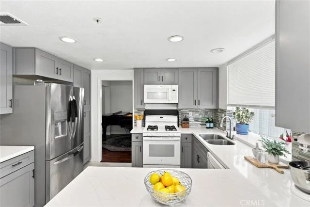7560 Santa Lucia, Fontana, CA 92336