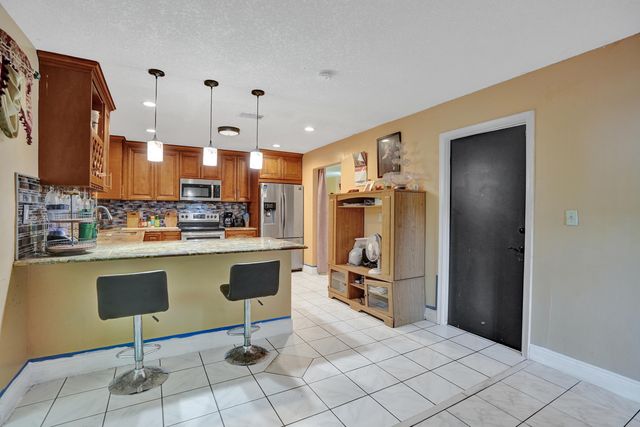 6540 SW 7th Street, Margate, FL 33068