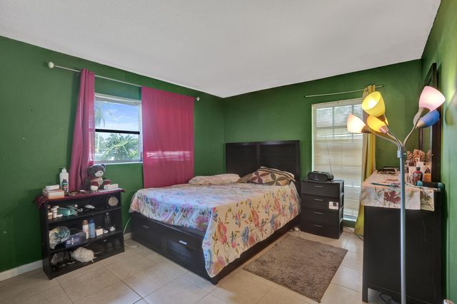 6540 SW 7th Street, Margate, FL 33068