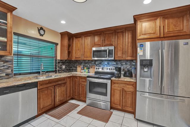 6540 SW 7th Street, Margate, FL 33068