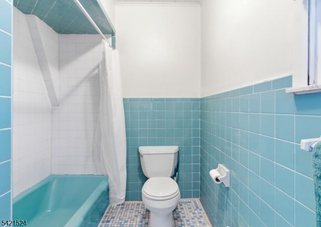 375 Westervelt Pl, Lodi Boro, NJ 07644