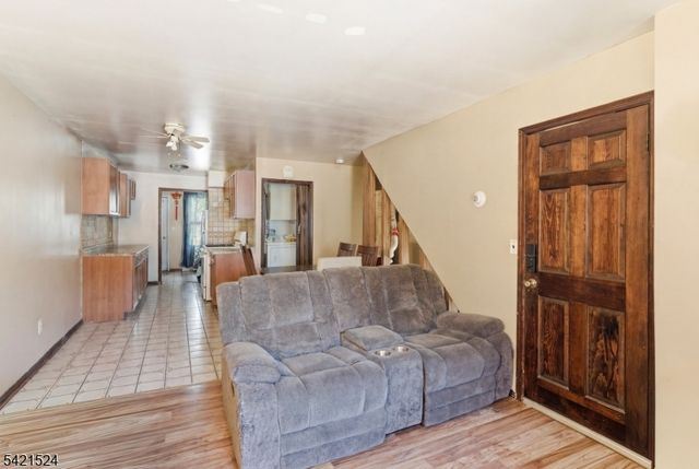 375 Westervelt Pl, Lodi Boro, NJ 07644