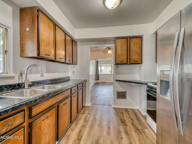 5712 Edgewater Drive, Toledo, OH 43611