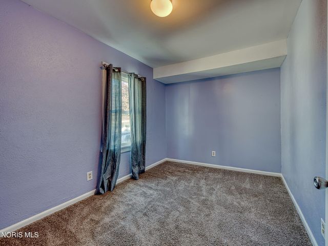 5712 Edgewater Drive, Toledo, OH 43611