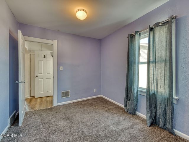 5712 Edgewater Drive, Toledo, OH 43611