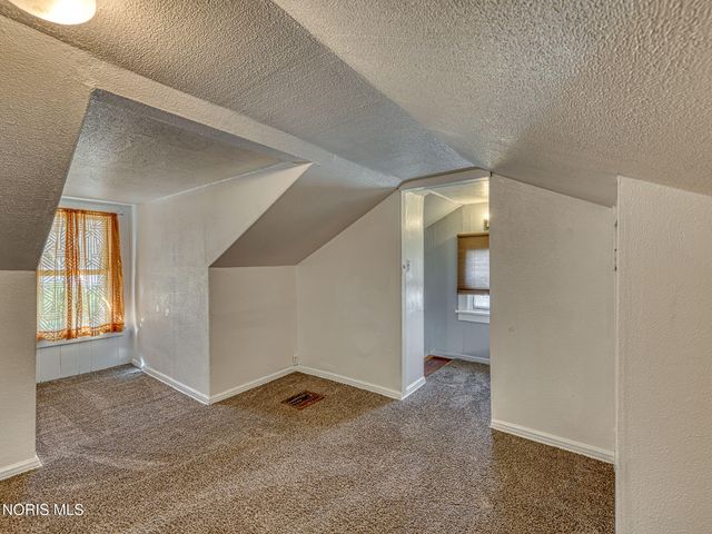 5712 Edgewater Drive, Toledo, OH 43611