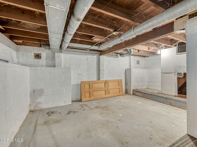 5712 Edgewater Drive, Toledo, OH 43611