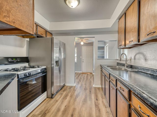 5712 Edgewater Drive, Toledo, OH 43611