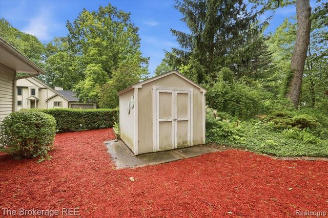 5639 Cross Village Road, Grand Blanc, MI 48439