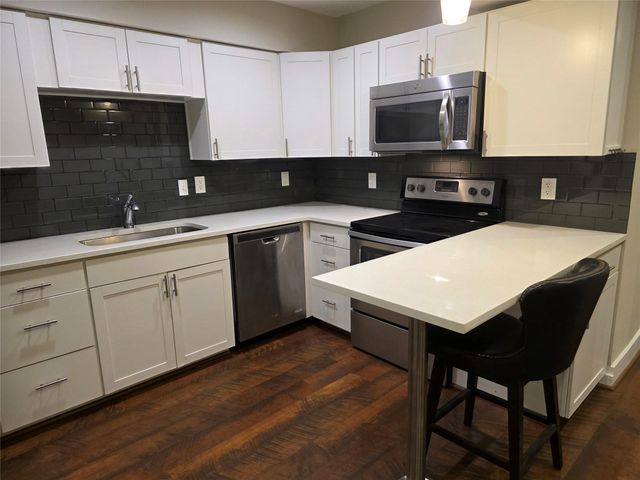 935 La Posada DR 116, Austin, TX 78752