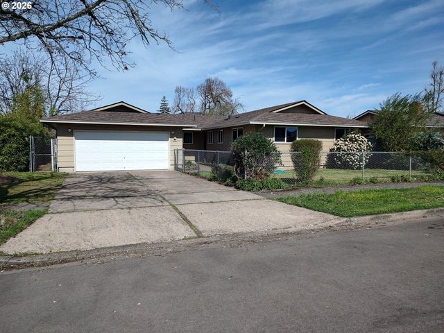 778 V St, Springfield, OR 97477