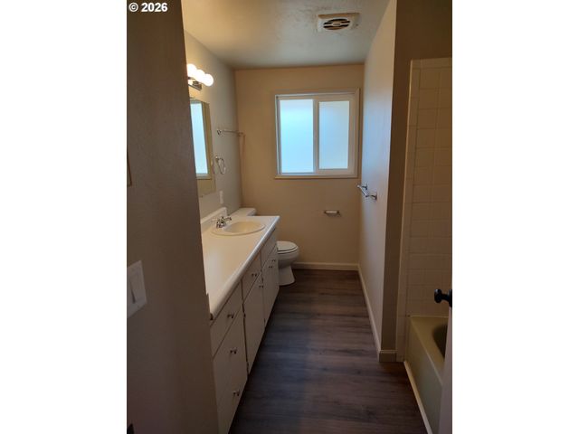 778 V St, Springfield, OR 97477