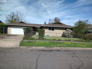 778 V St, Springfield, OR 97477