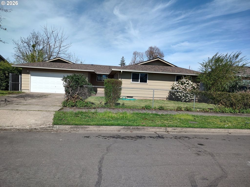 778 V St, Springfield, OR 97477