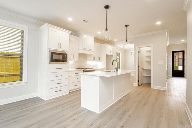 303 Kanis Ridge Drive, Little Rock, AR 72223