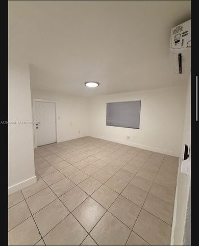1979 N Glades Dr 04, North Miami Beach, FL 33162