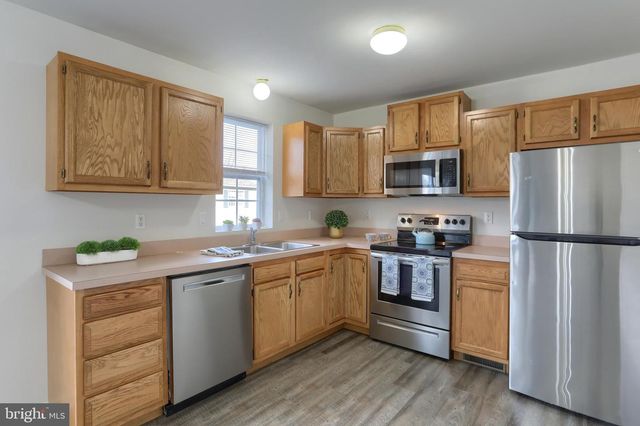 2005 GREYSTONE DR, Lebanon, PA 17042