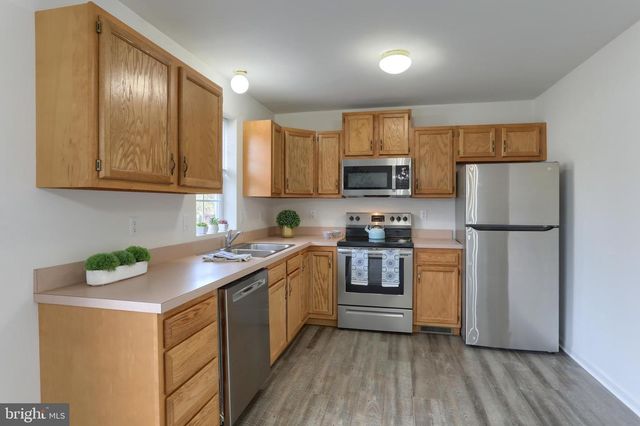 2005 GREYSTONE DR, Lebanon, PA 17042