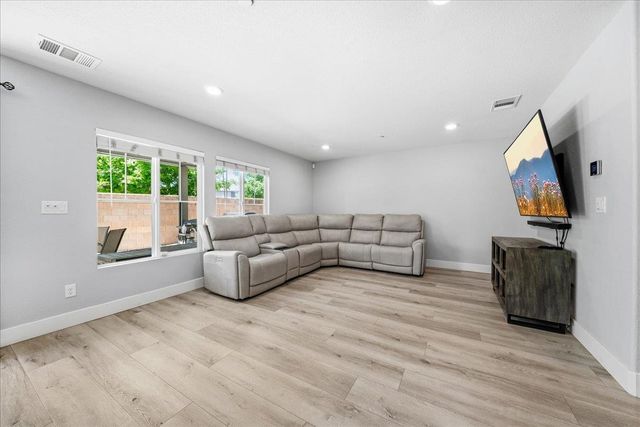 4325 Gentry Way, Rocklin, CA 95677