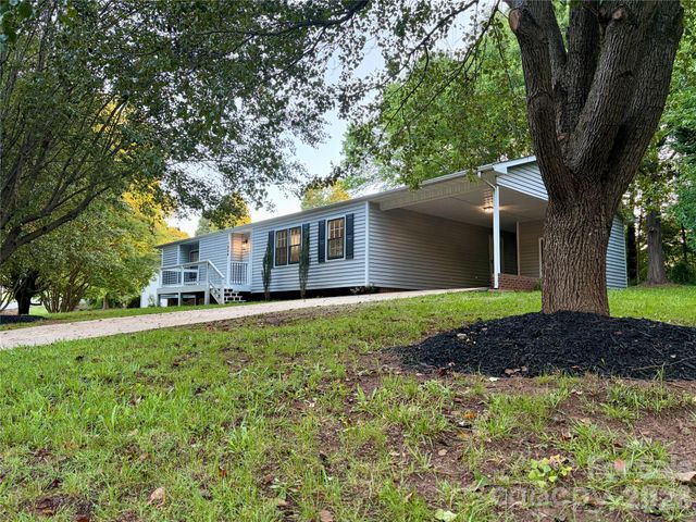 1880 Woodridge Circle, Hickory, NC 28602
