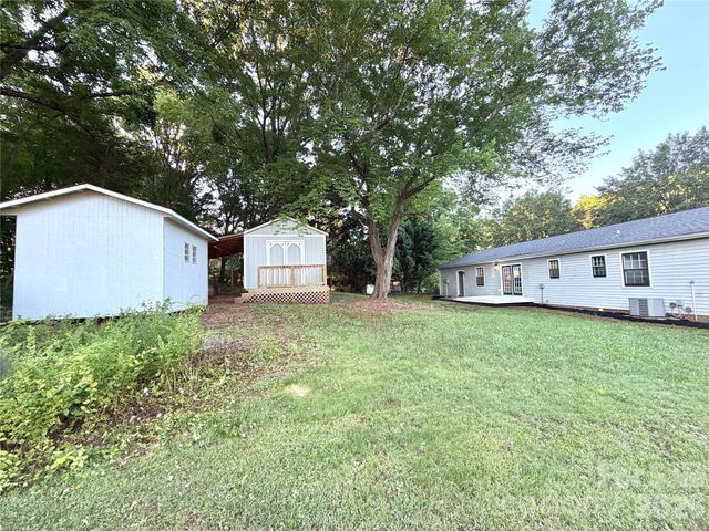 1880 Woodridge Circle, Hickory, NC 28602