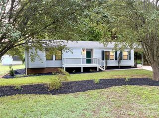 1880 Woodridge Circle, Hickory, NC 28602