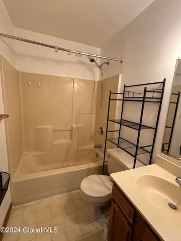 460 Washington Avenue 4, Albany, NY 12203