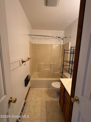 460 Washington Avenue 4, Albany, NY 12203