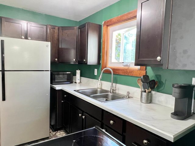 111 Central Street, Brattleboro, VT 05301