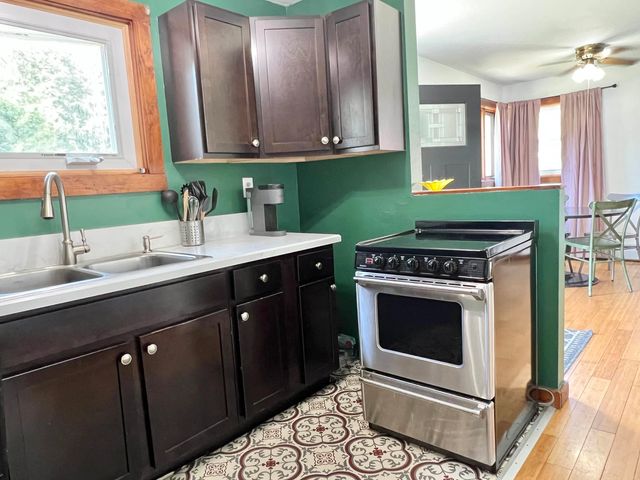 111 Central Street, Brattleboro, VT 05301