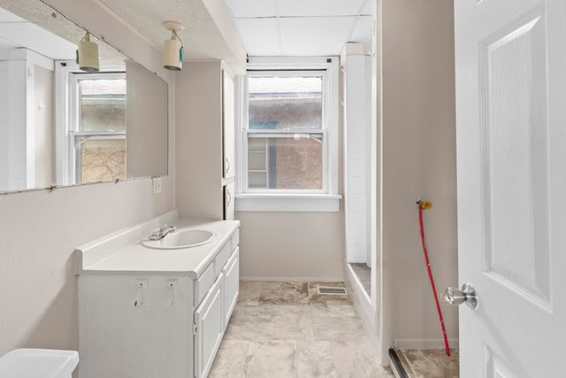 129 S 8TH Street, Council Bluffs, IA 51501