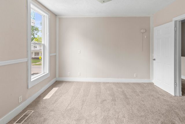 129 S 8TH Street, Council Bluffs, IA 51501