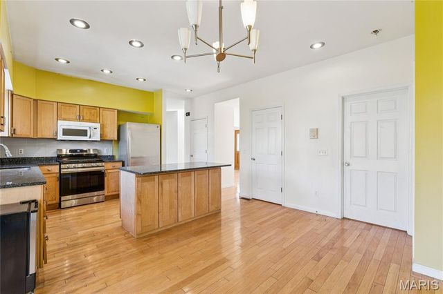 917 Oak Glen Manor Court, Kirkwood, MO 63122