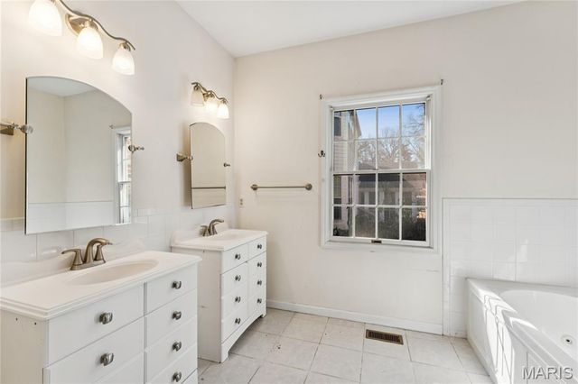 917 Oak Glen Manor Court, Kirkwood, MO 63122