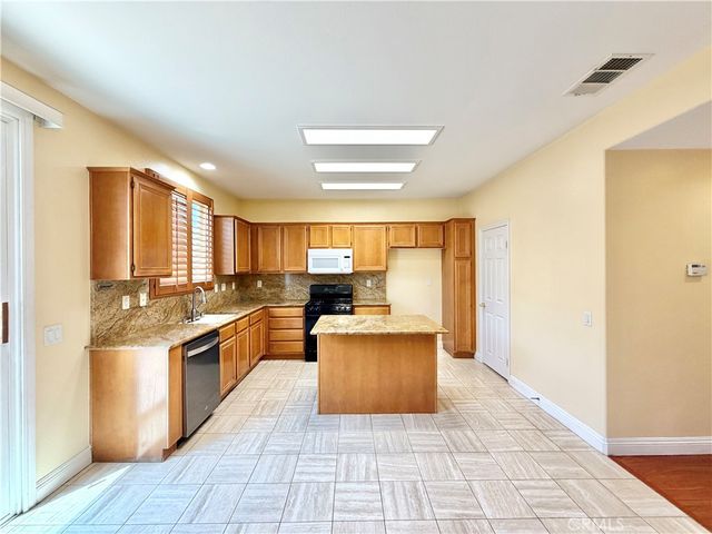 31165 Hidden Lake Road, Murrieta, CA 92563
