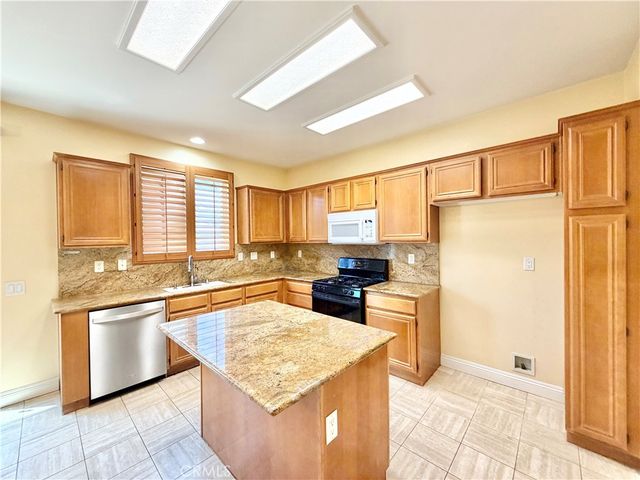 31165 Hidden Lake Road, Murrieta, CA 92563