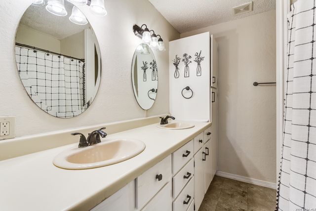 313 PR 6430, Hondo, TX 78861