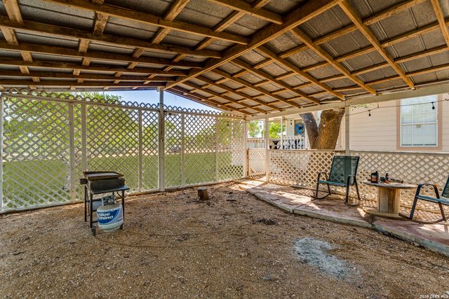 313 PR 6430, Hondo, TX 78861