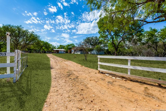 313 PR 6430, Hondo, TX 78861